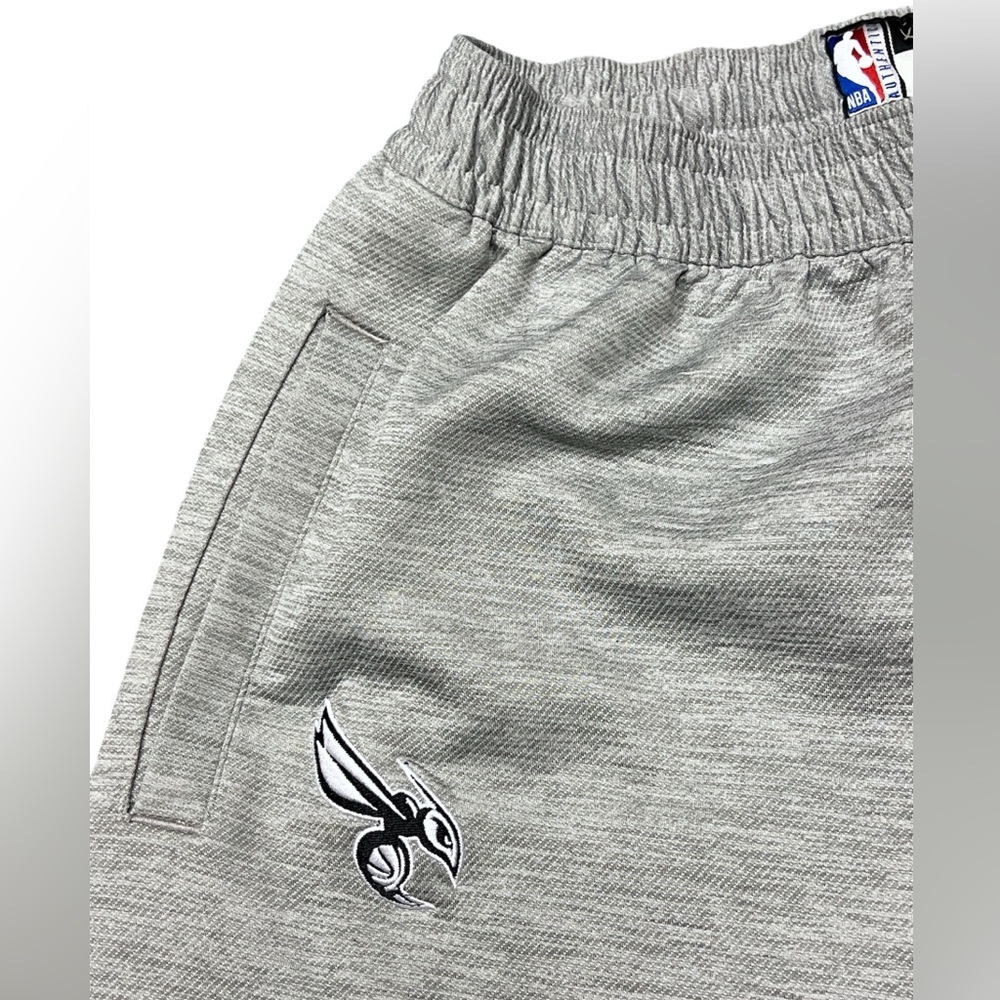 Nike Jordan Men's Charlotte Hornets Team Issued Gray Shorts Size XLT - Picture 4 of 7